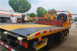 东洲附近拖车电话号码服务